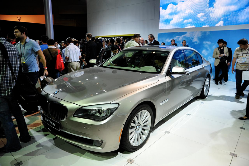 Illustration for article titled 2009 BMW 7-Series, ActiveHybrid Hit LA Show Floor